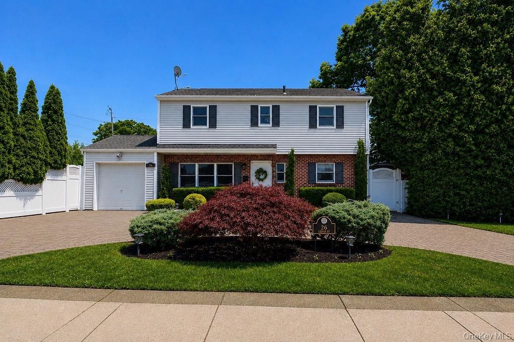 26 Cedar Street, Farmingdale, NY 11735