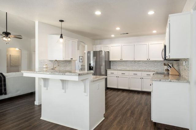 872 Minarats, Clovis, CA 93612