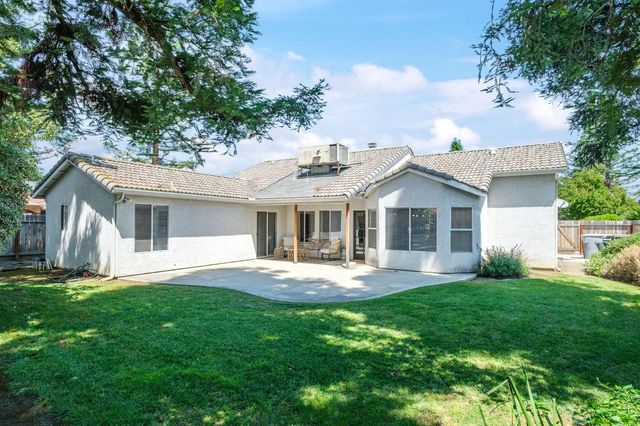 872 Minarats, Clovis, CA 93612