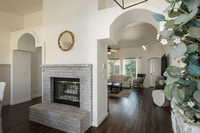 872 Minarats, Clovis, CA 93612