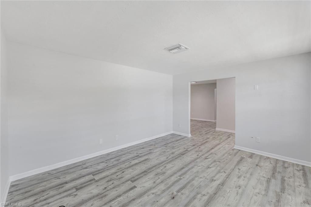 Image 10 of property listing at 4240 SE 3rd AVE, Cape Coral, FL 33904