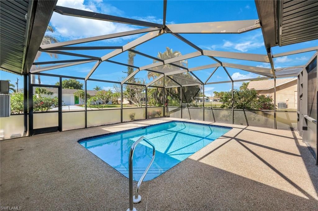 Image 2 of property listing at 4240 SE 3rd AVE, Cape Coral, FL 33904