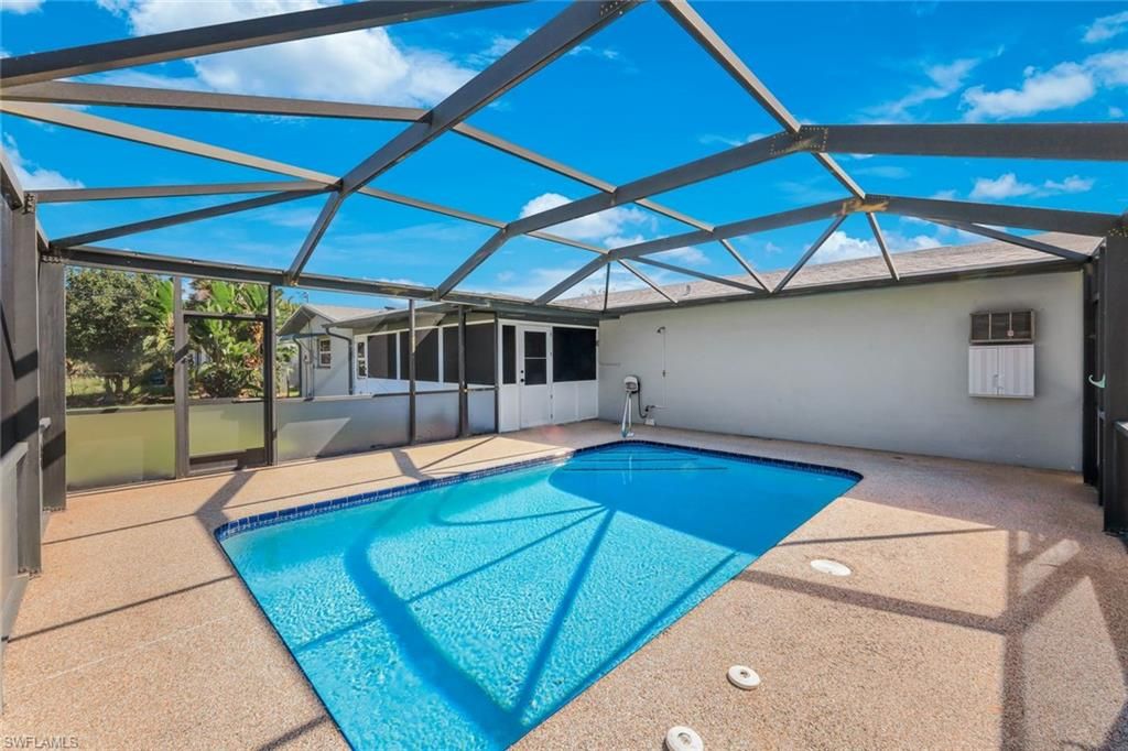 Image 21 of property listing at 4240 SE 3rd AVE, Cape Coral, FL 33904