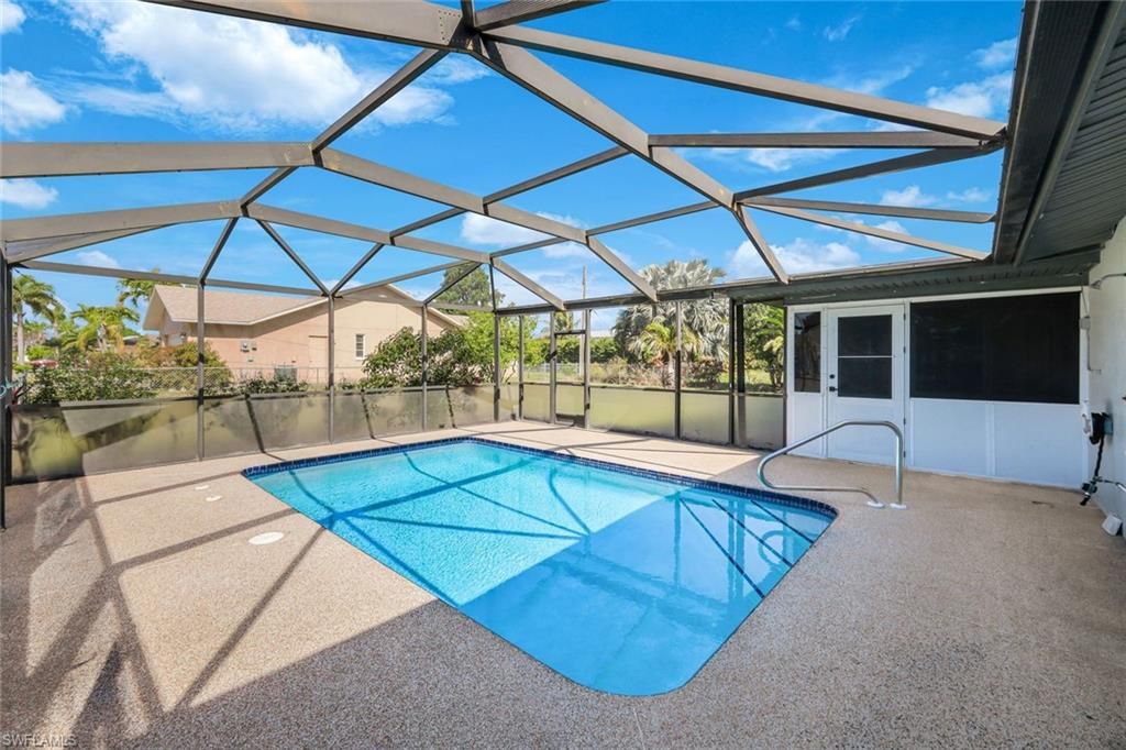 Image 3 of property listing at 4240 SE 3rd AVE, Cape Coral, FL 33904