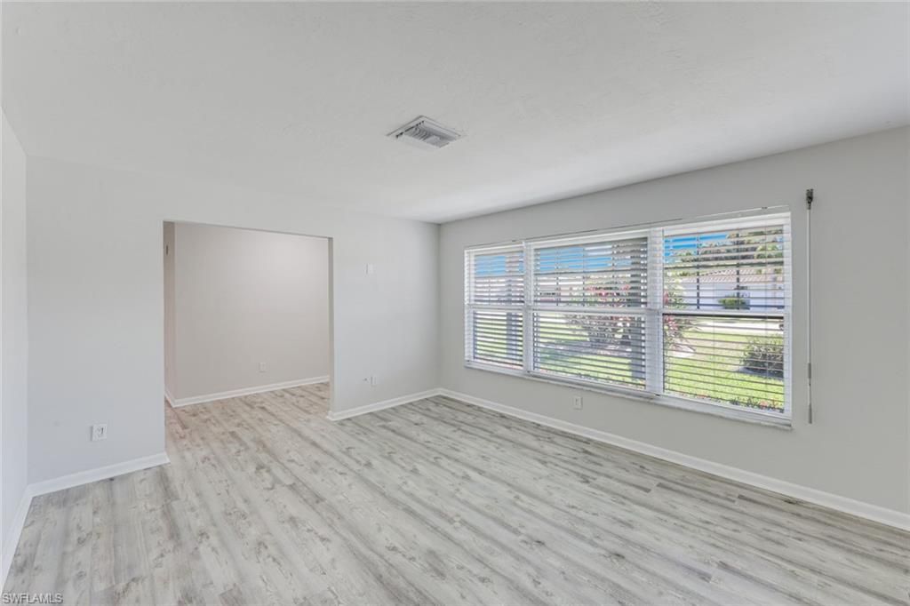Image 8 of property listing at 4240 SE 3rd AVE, Cape Coral, FL 33904