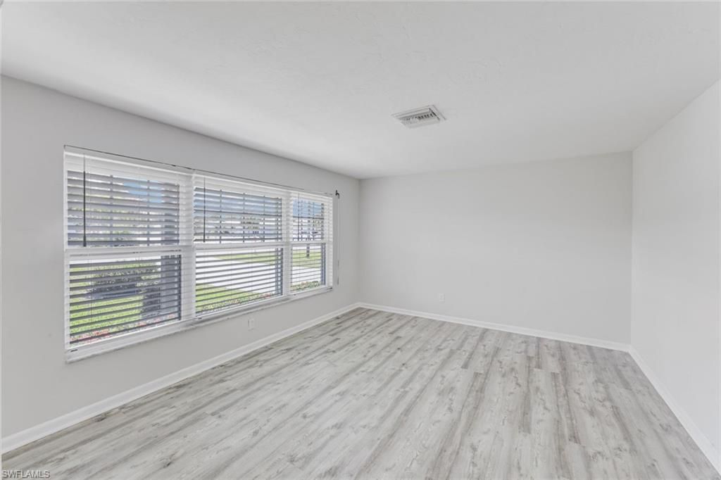 Image 9 of property listing at 4240 SE 3rd AVE, Cape Coral, FL 33904