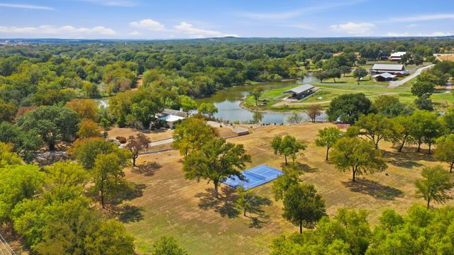 3201 Lucky Pepper Drive, Cresson, TX 76035