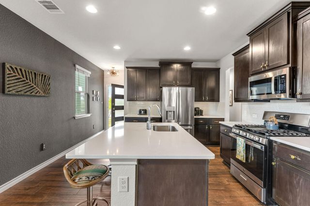 707 Eves Necklace DR, Buda, TX 78610