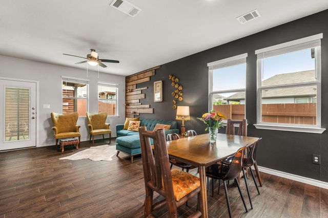 707 Eves Necklace DR, Buda, TX 78610