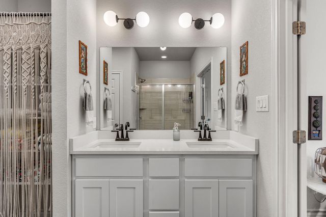 707 Eves Necklace DR, Buda, TX 78610