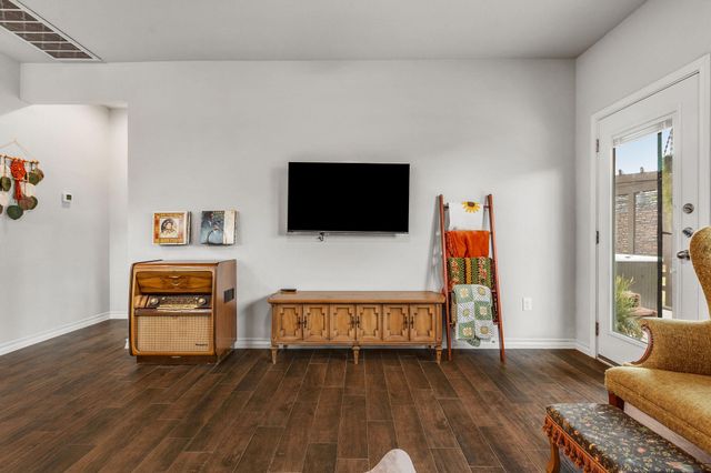 707 Eves Necklace DR, Buda, TX 78610