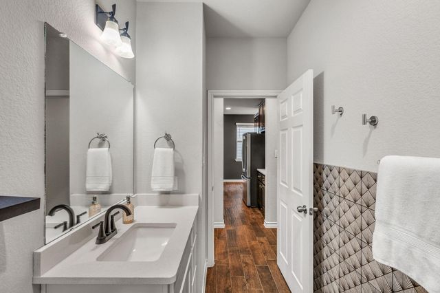 707 Eves Necklace DR, Buda, TX 78610