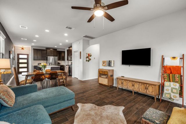 707 Eves Necklace DR, Buda, TX 78610