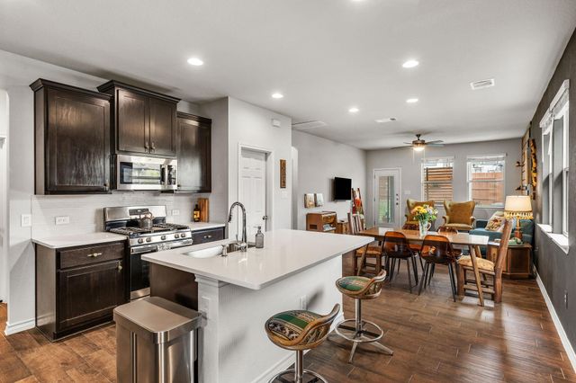 707 Eves Necklace DR, Buda, TX 78610