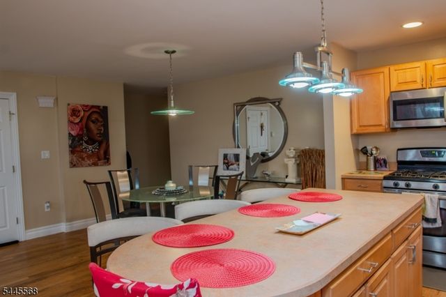 14 Dolan Ave, Aberdeen Twp., NJ 07747