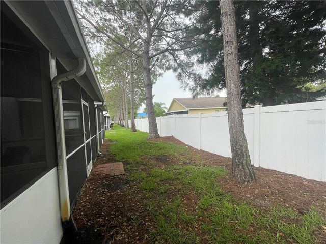 2031 FLUORSHIRE DR, Brandon, FL 33511