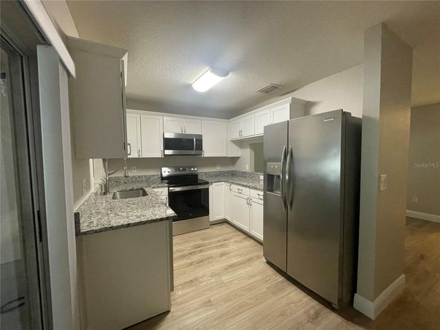 2031 FLUORSHIRE DR, Brandon, FL 33511