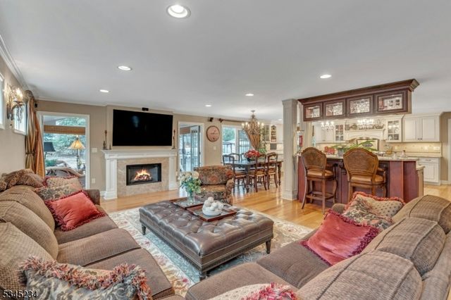 23 Butternut Ct, Oakland Boro, NJ 07436