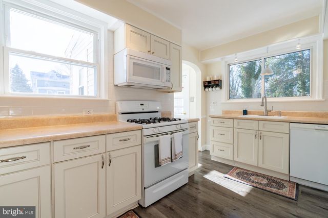 106 ALBANY AVE, Barrington, NJ 08007