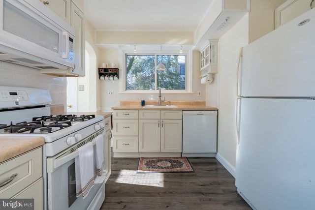 106 ALBANY AVE, Barrington, NJ 08007