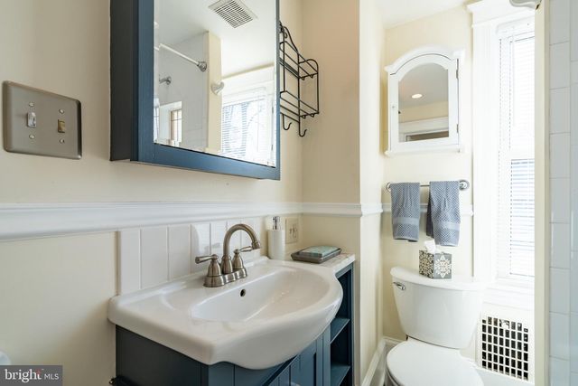 106 ALBANY AVE, Barrington, NJ 08007