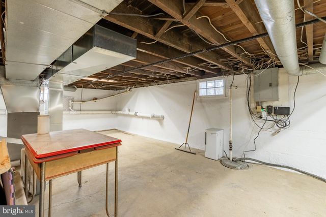 106 ALBANY AVE, Barrington, NJ 08007