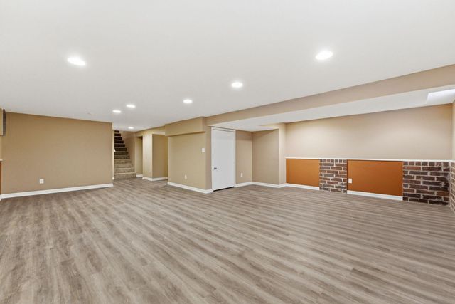 900 Green Street, Hudson, WI 54016