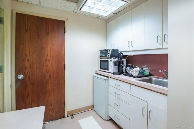 94-18 59th Avenue E3, Elmhurst, NY 11373