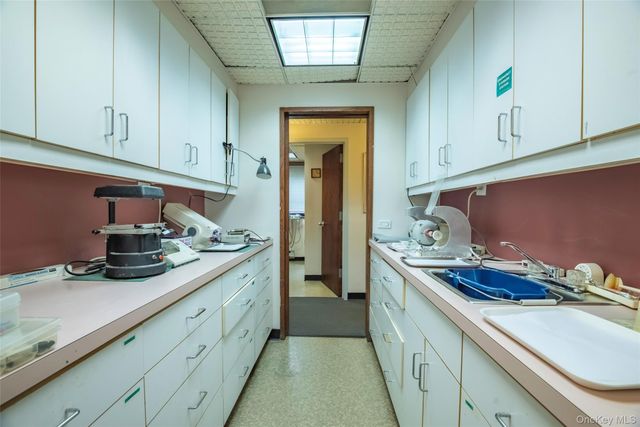 94-18 59th Avenue E3, Elmhurst, NY 11373
