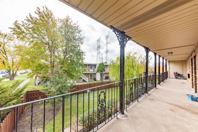 9450 Washington Road 2B, Niles, IL 60714