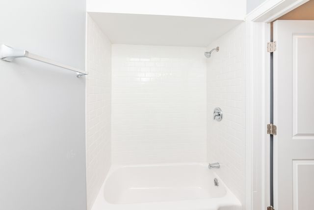 9450 Washington Road 2B, Niles, IL 60714