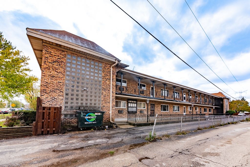 9450 Washington Road 2B, Niles, IL 60714