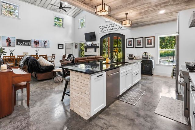 5795 Iron Mountain Road, Mountain View, AR 72560