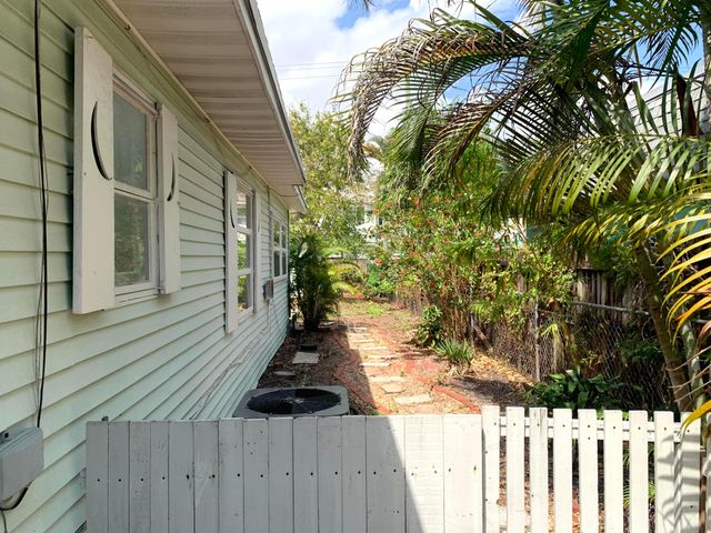 325 NE 21st Street, Wilton Manors, FL 33305