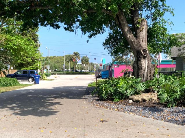 325 NE 21st Street, Wilton Manors, FL 33305