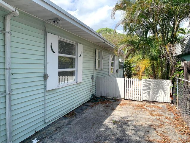 325 NE 21st Street, Wilton Manors, FL 33305