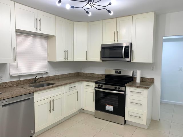 325 NE 21st Street, Wilton Manors, FL 33305