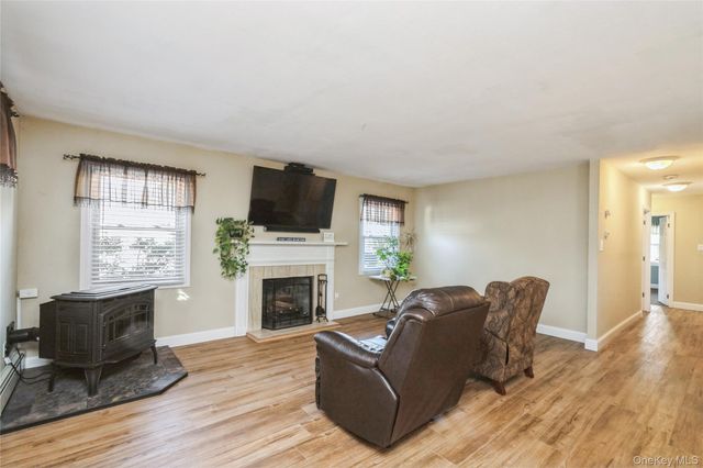 6 Palfrey Street, Stony Brook, NY 11790