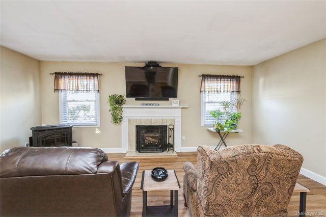 6 Palfrey Street, Stony Brook, NY 11790