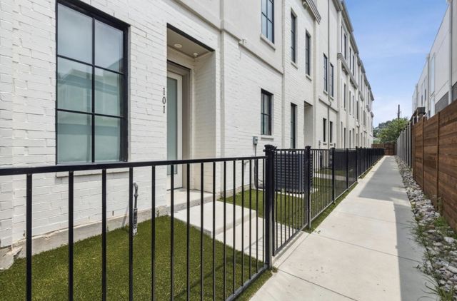 2018 Moser Avenue 2-106, Dallas, TX 75206