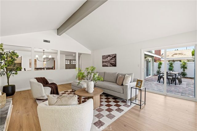 8923 Etiwanda, Northridge, CA 91325