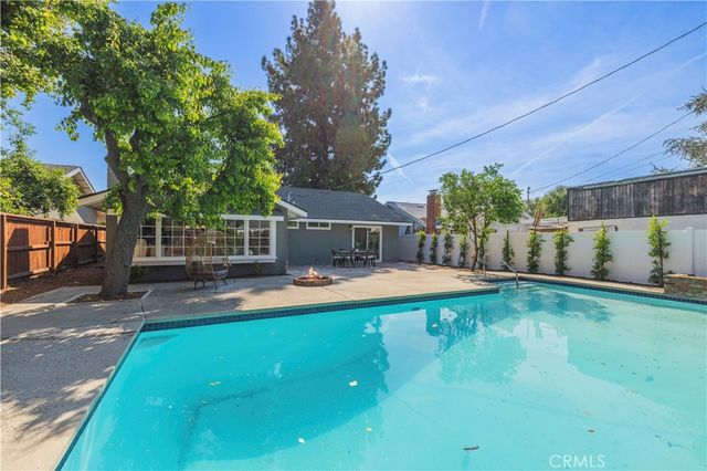 8923 Etiwanda, Northridge, CA 91325