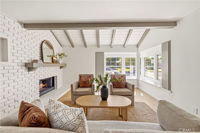 8923 Etiwanda, Northridge, CA 91325