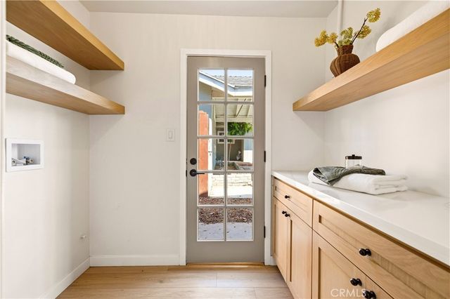 8923 Etiwanda, Northridge, CA 91325