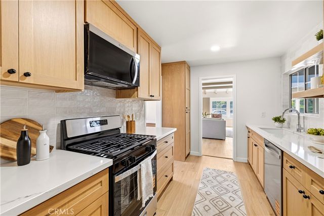 8923 Etiwanda, Northridge, CA 91325