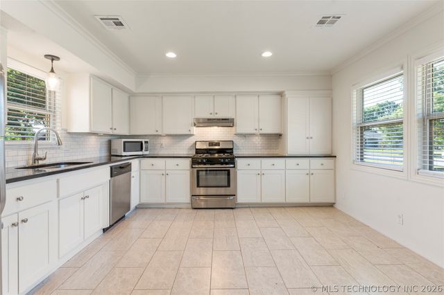 7913 E 129th Street, Bixby, OK 74008