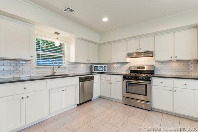 7913 E 129th Street, Bixby, OK 74008