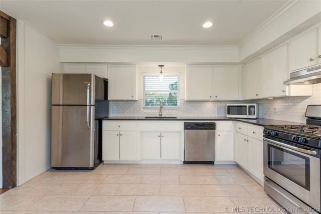 7913 E 129th Street, Bixby, OK 74008