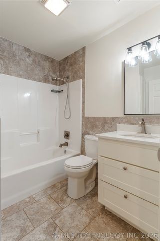 7913 E 129th Street, Bixby, OK 74008