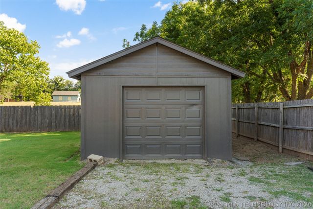 7913 E 129th Street, Bixby, OK 74008